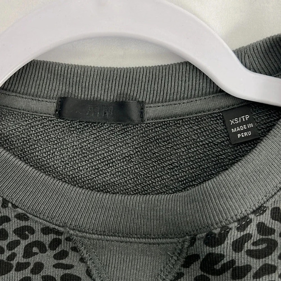 ATM Women’s XS French Terry Gray Animal Print Cozy Sweatshirt Loungewear - Picture 5 of 8